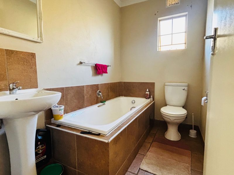 THIS NICE 3BED ROOM HOUSE FOR SELL IN SKYCITY - Photo 10