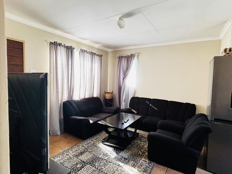 THIS NICE 3BED ROOM HOUSE FOR SELL IN SKYCITY - Photo 7
