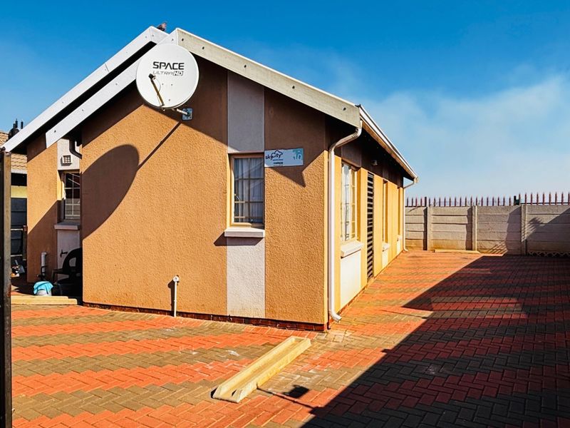 THIS NICE 3BED ROOM HOUSE FOR SELL IN SKYCITY - Photo 2