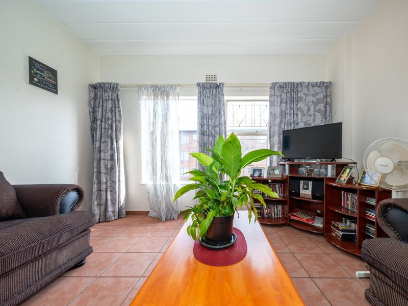 Spacious lock up and go apartment - Photo 6