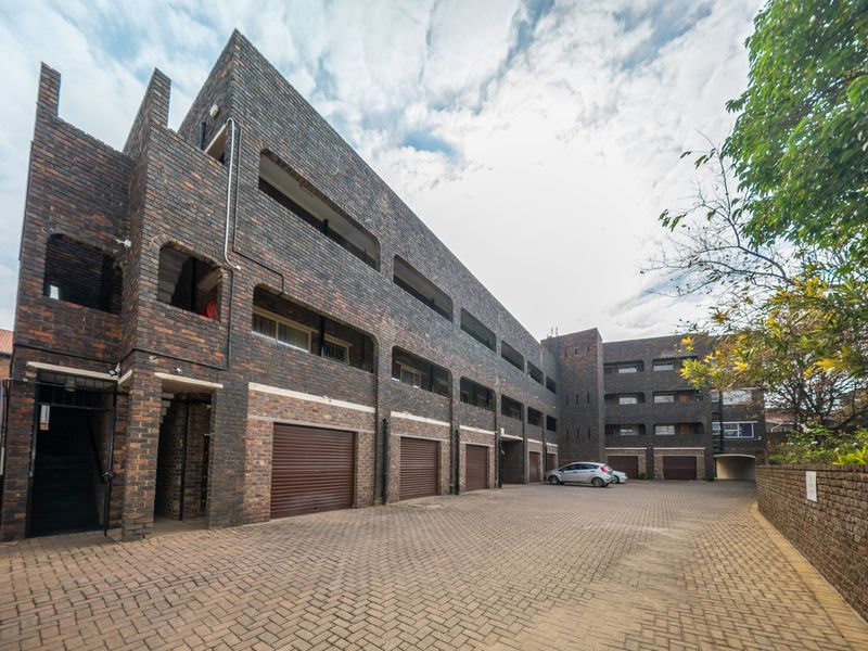 Spacious lock up and go apartment - Photo 1