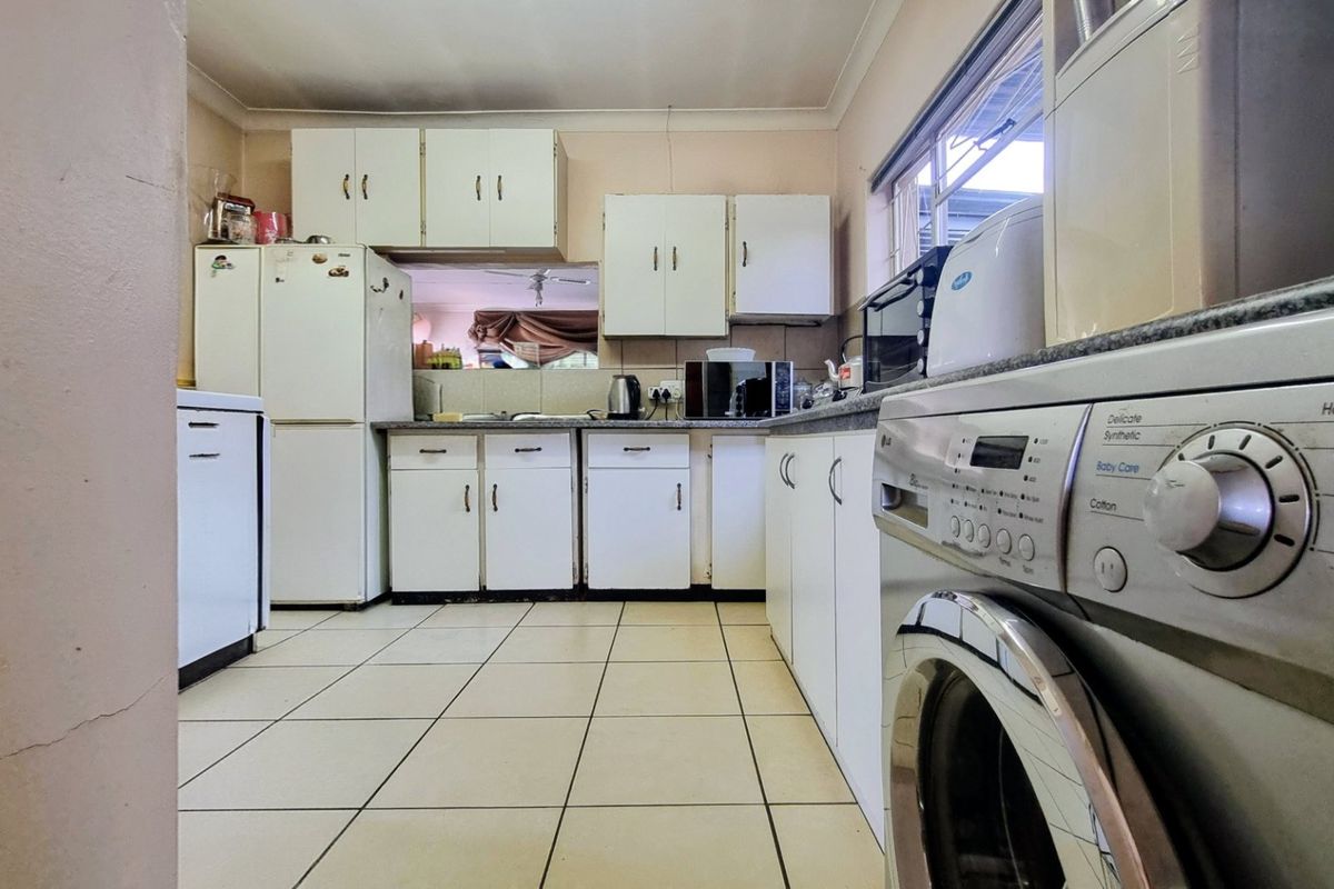A Charming 3-Bedroom Family Retreat - Your First Step Into Homeownership - Photo 5