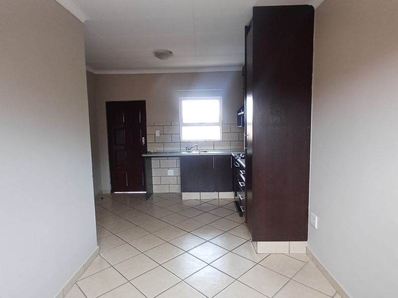 1 Bedroom Apartment / Flat for Sale in Kempton Park Central - Photo 4