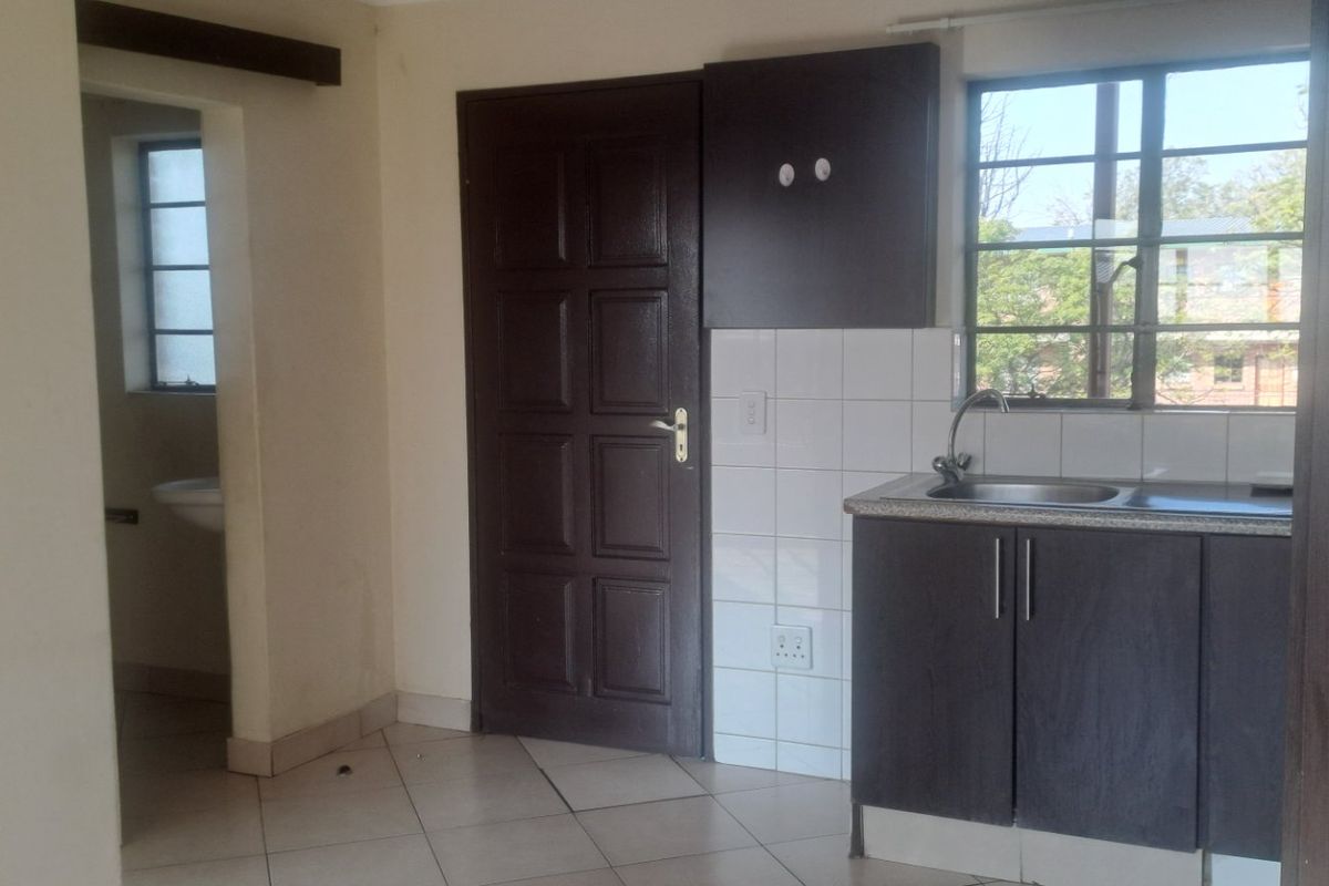 1 Bedroom Apartment / Flat for Sale in Kempton Park Central - Photo 5