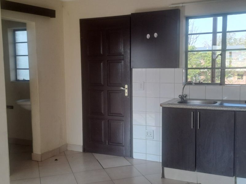 1 Bedroom Apartment / Flat for Sale in Kempton Park Central - Photo 5