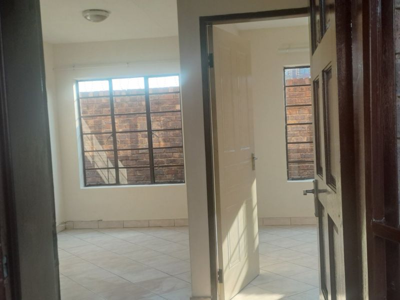 1 Bedroom Apartment / Flat for Sale in Kempton Park Central - Photo 2