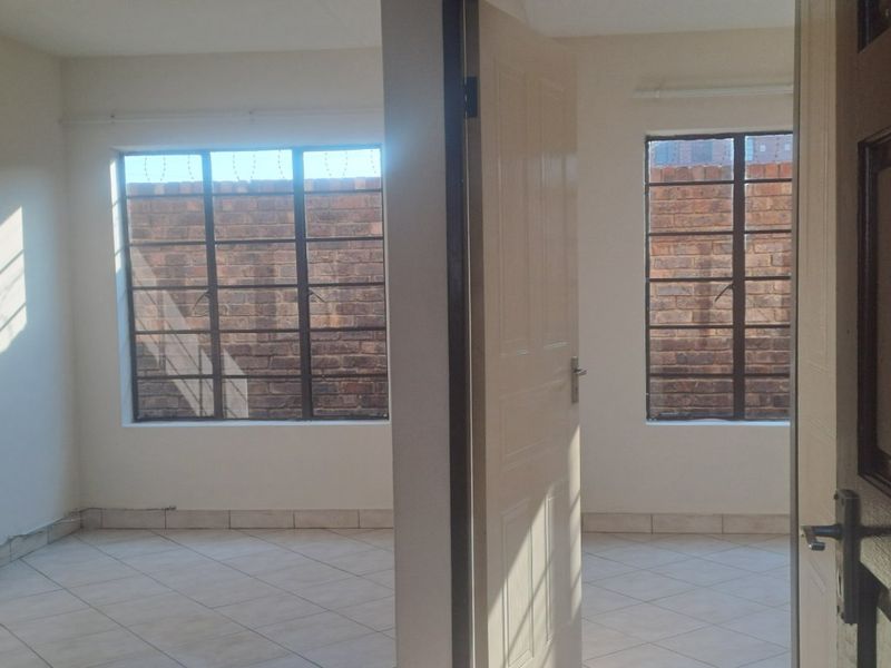 1 Bedroom Apartment / Flat for Sale in Kempton Park Central - Photo 8