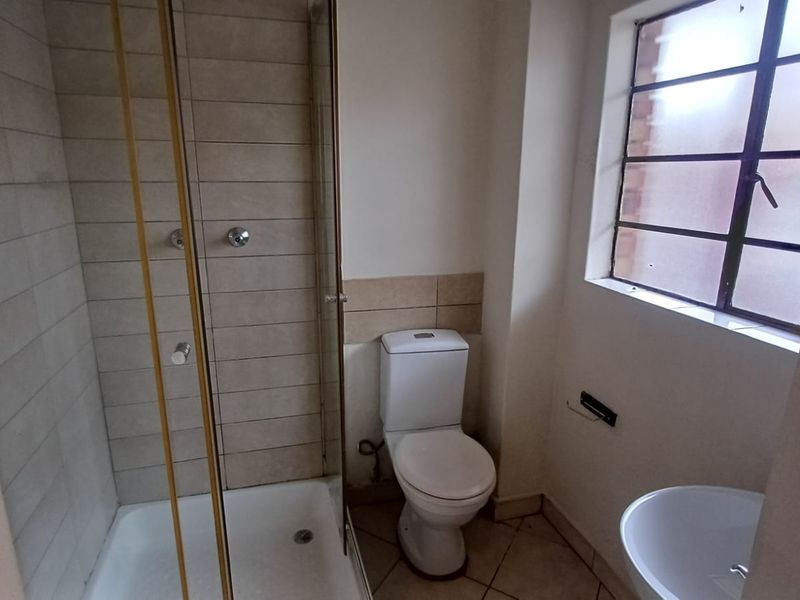 1 Bedroom Apartment / Flat for Sale in Kempton Park Central - Photo 4