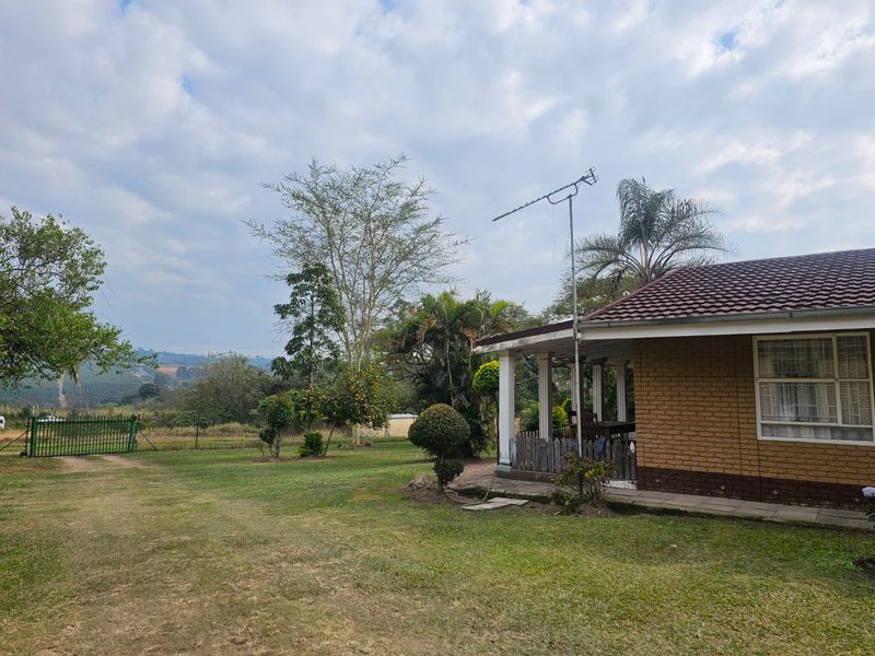 Prime Location, 2.5ha  Flat Land with 2 Residence  - Photo 2