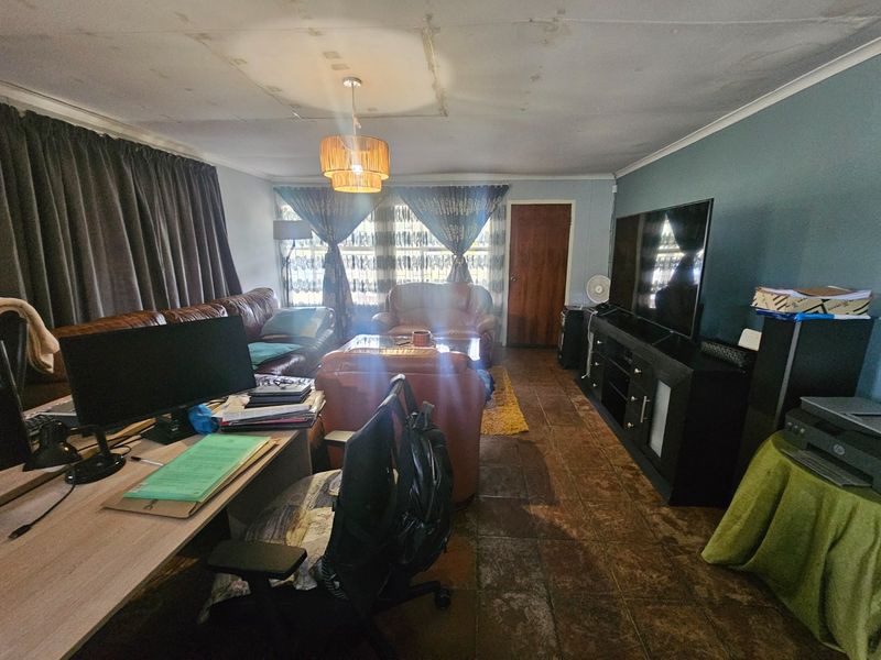 Prime Location, 2.5ha  Flat Land with 2 Residence  - Photo 8