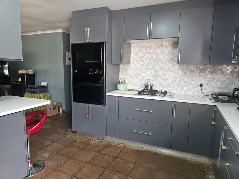 Prime Location, 2.5ha  Flat Land with 2 Residence  - Photo 6