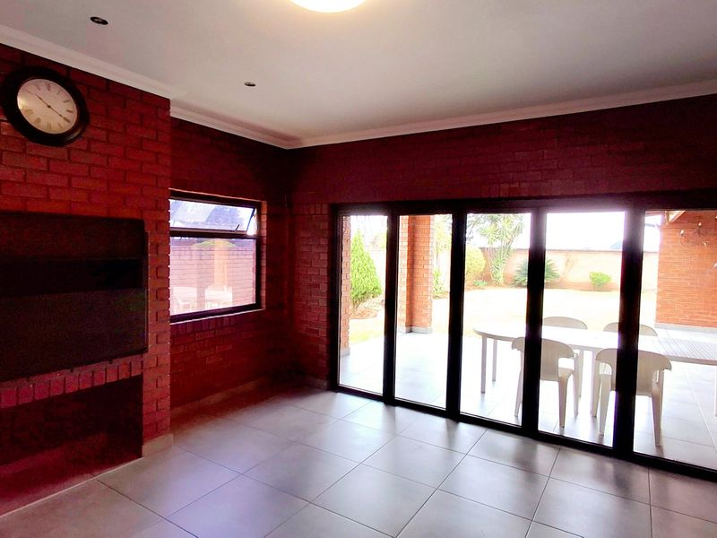 Exclusive 5-Bedroom Family Home in a Secure Estate – Space, Style & Modern Living Combined - Photo 5
