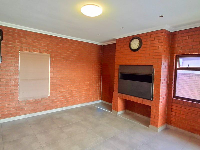 Exclusive 5-Bedroom Family Home in a Secure Estate – Space, Style & Modern Living Combined - Photo 6