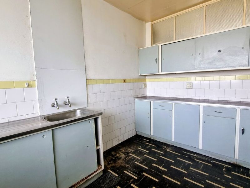 Two bedroom apartment on the second floor with balcony - Photo 3