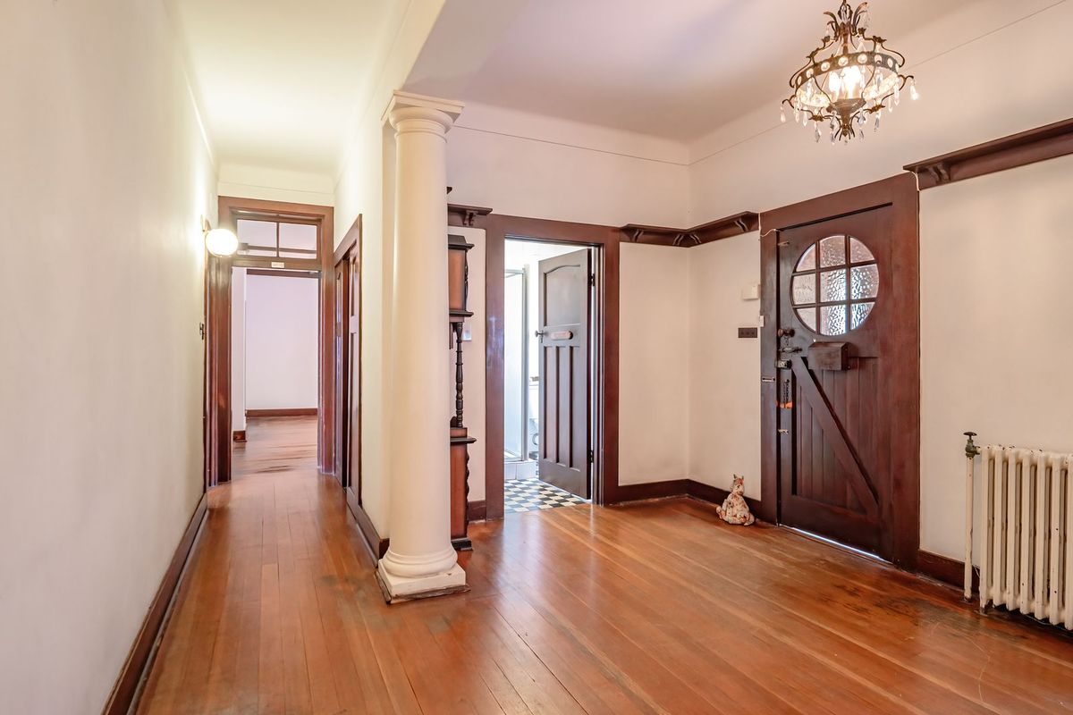 Timeless charm with panoramic Kensington views. - Photo 5