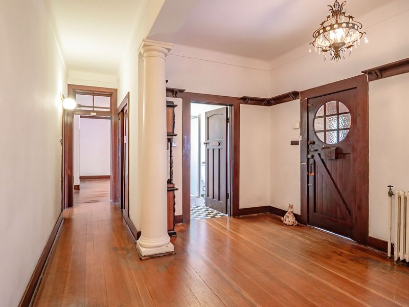 Timeless charm with panoramic Kensington views. - Photo 5