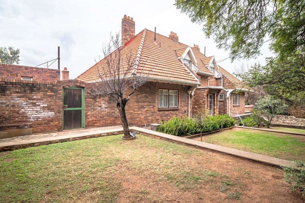 Timeless charm with panoramic Kensington views. - Photo 2