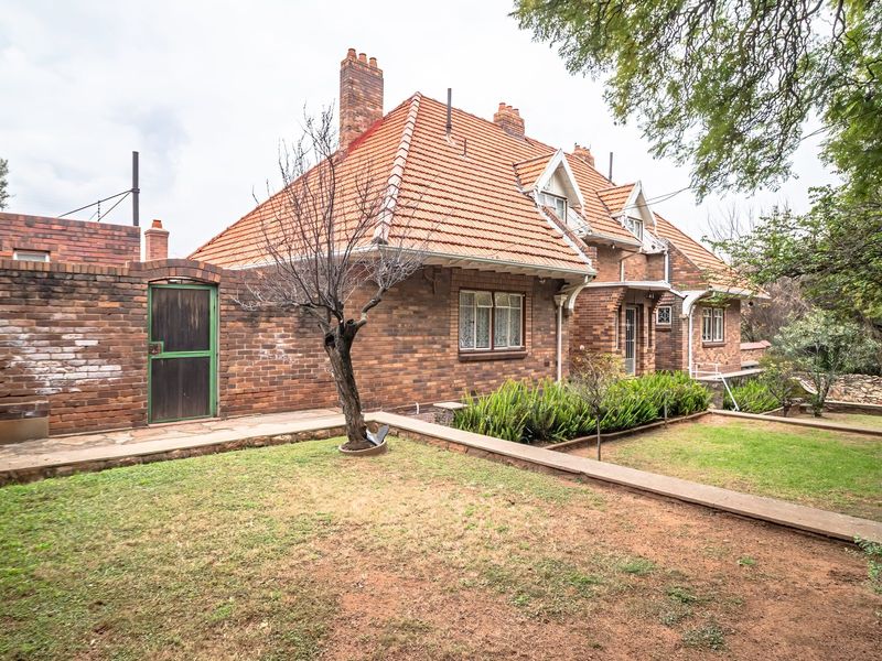 Timeless charm with panoramic Kensington views. - Photo 2