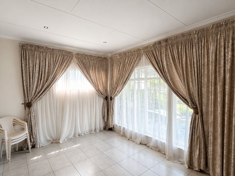 Charming Family Home in the Heart of Mindalore, Krugersdorp - Photo 3