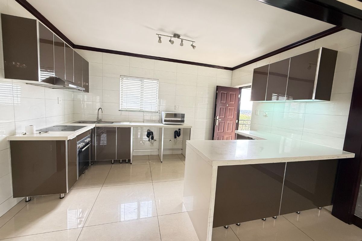 Modern 3 bedroom apartment in Fourways. - Photo 2