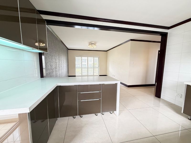 Modern 3 bedroom apartment in Fourways. - Photo 6