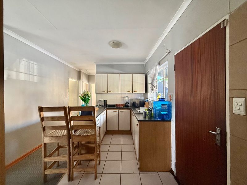 Family Home with Security and Entertainment Space  - Photo 7