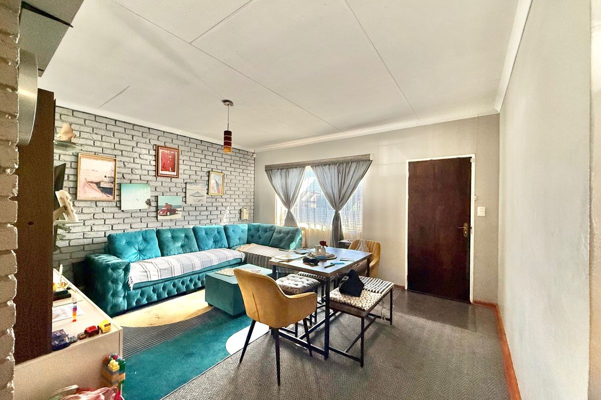 Family Home with Security and Entertainment Space  - Photo 5