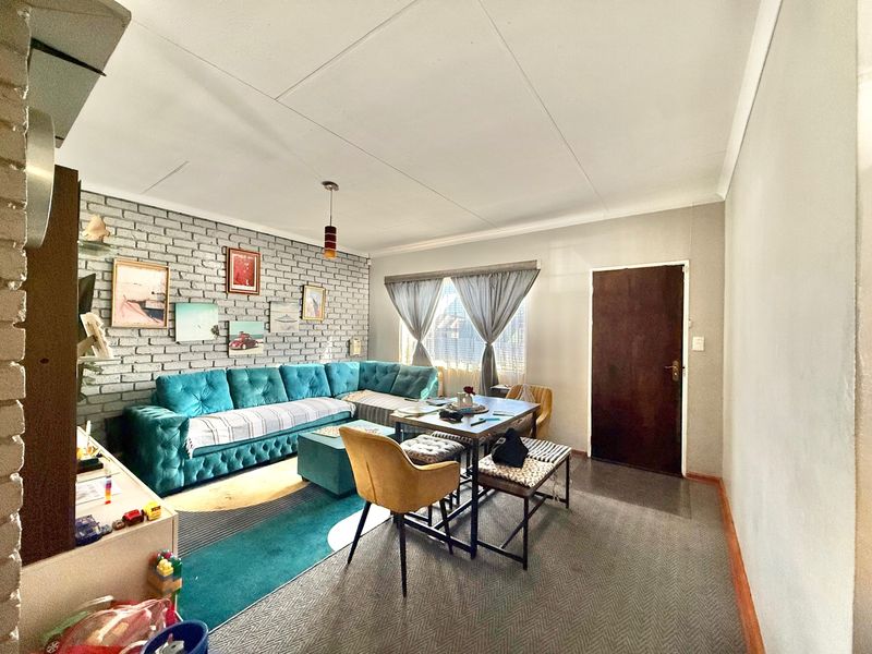 Family Home with Security and Entertainment Space  - Photo 5