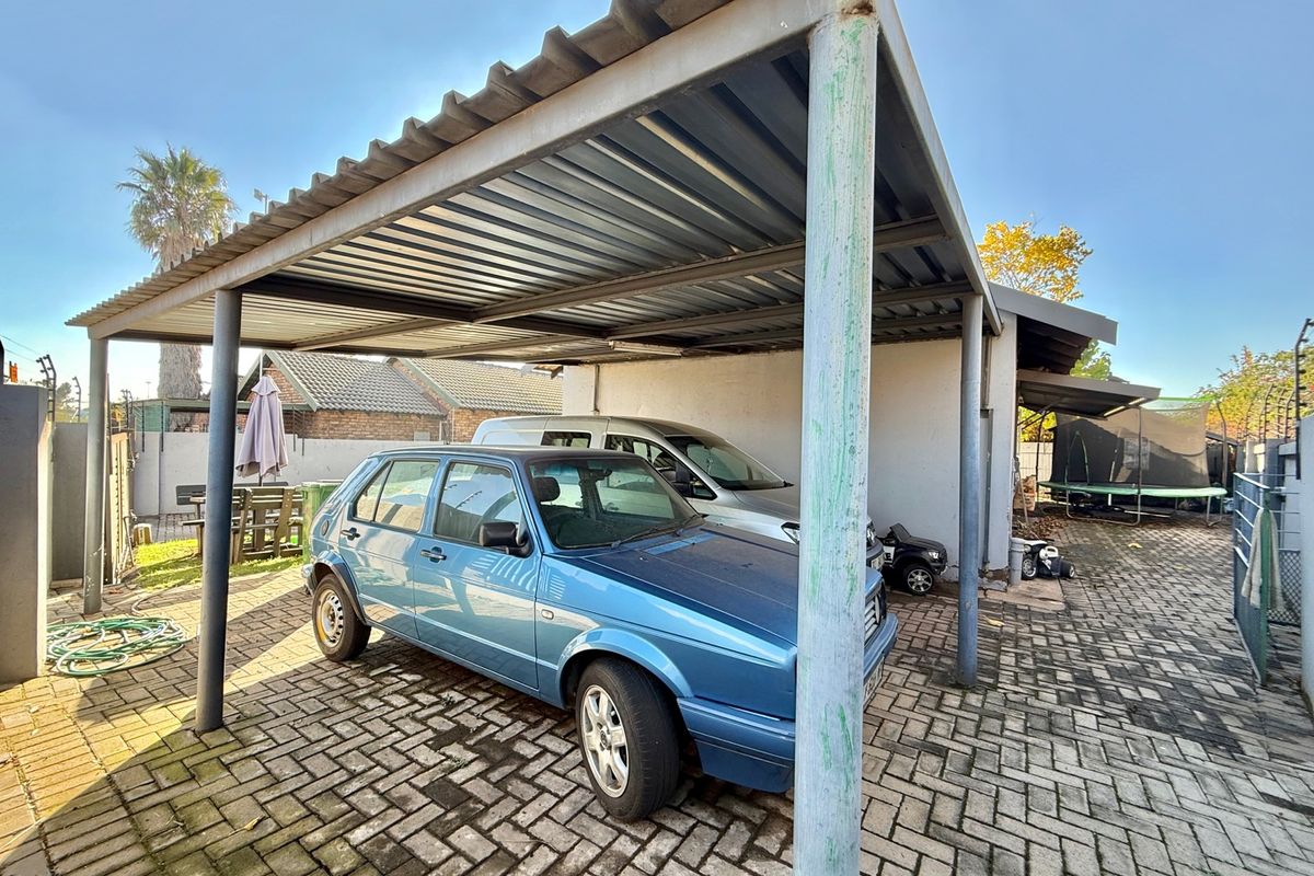 Family Home with Security and Entertainment Space  - Photo 2