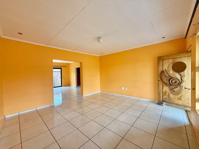 Generous spaces and practical living come together beautifully - Photo 10