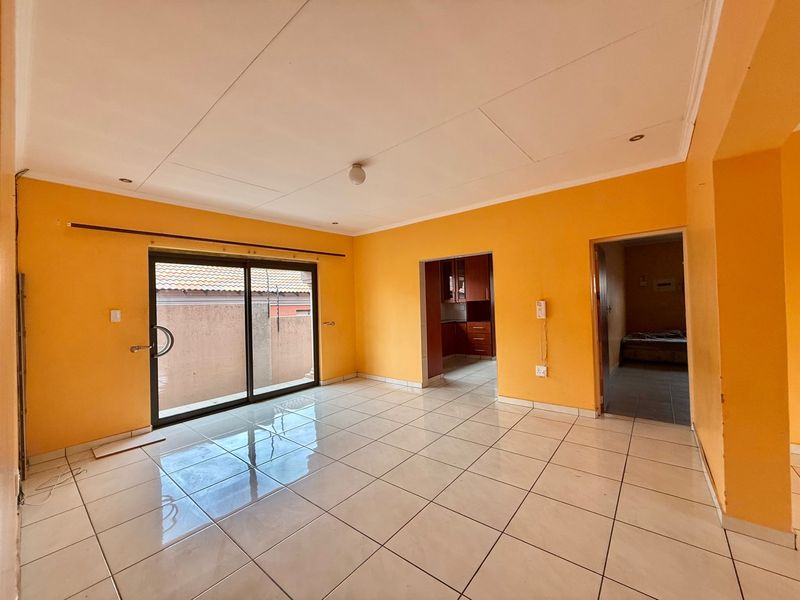 Generous spaces and practical living come together beautifully - Photo 8
