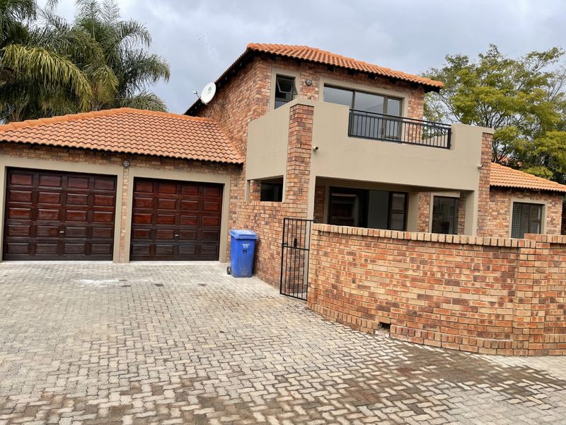 A modern beautiful Townhouse for sale  - Photo 1