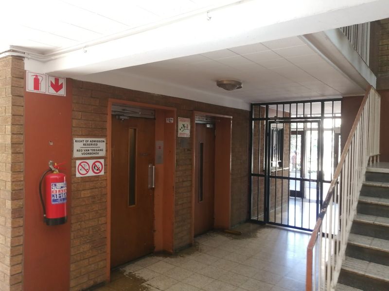FOR SALE: Spacious & Investment-Ready 2-Bedroom Apartment – Muckleneuk, Pretoria - Photo 2