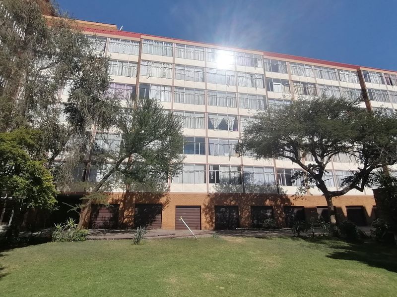 FOR SALE: Spacious & Investment-Ready 2-Bedroom Apartment – Muckleneuk, Pretoria - Photo 4