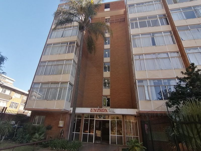 FOR SALE: Spacious & Investment-Ready 2-Bedroom Apartment – Muckleneuk, Pretoria - Photo 1