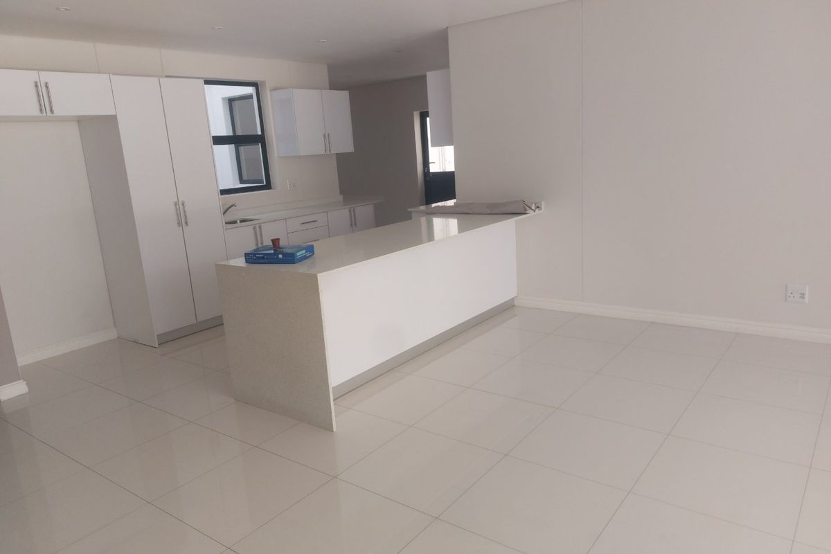 Spacious 4 bed flat in Durban North living easy - Photo 4