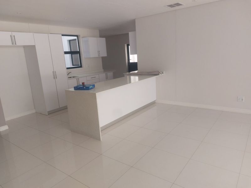 Spacious 4 bed flat in Durban North living easy - Photo 4