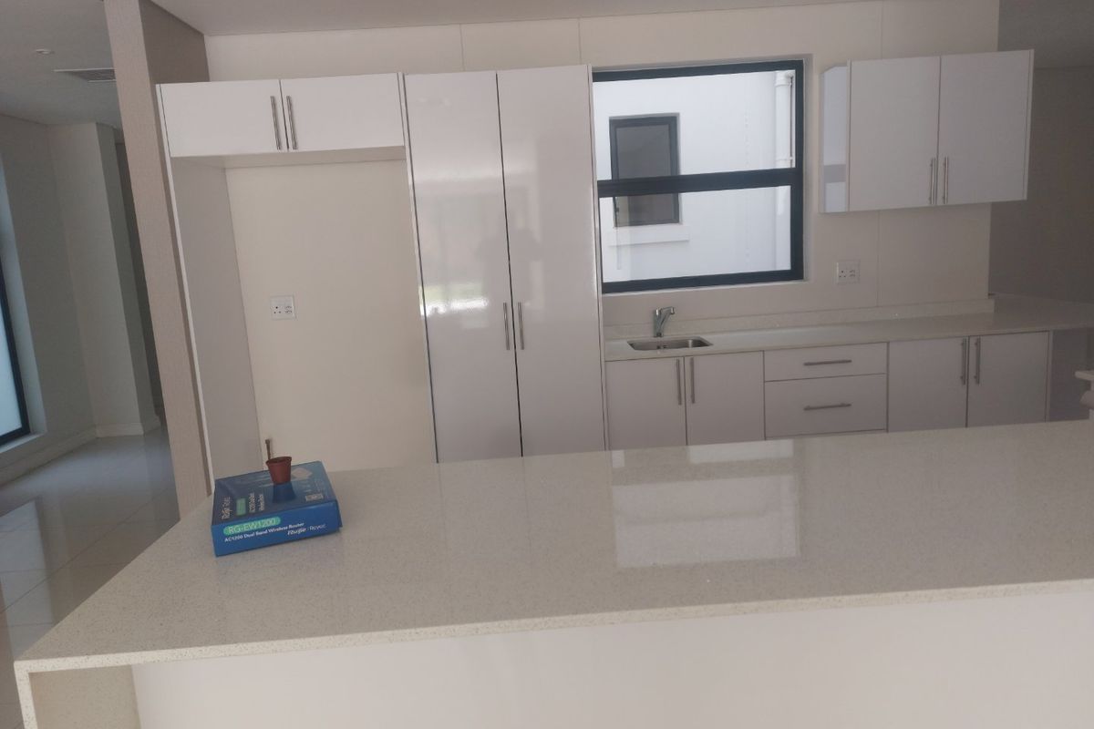 Spacious 4 bed flat in Durban North living easy - Photo 5