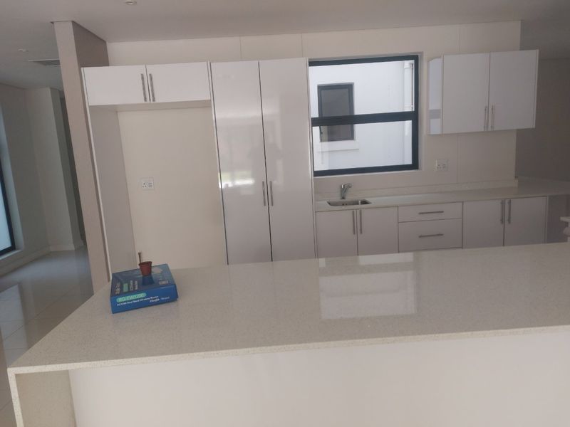 Spacious 4 bed flat in Durban North living easy - Photo 5