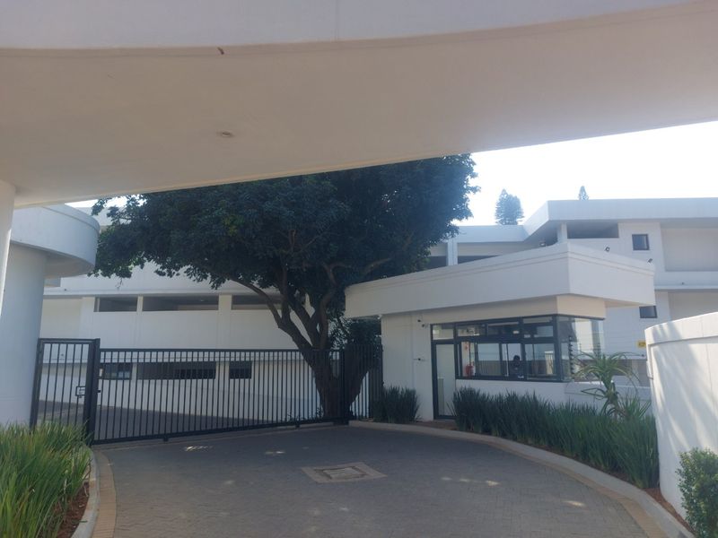 Spacious 4 bed flat in Durban North living easy - Photo 1