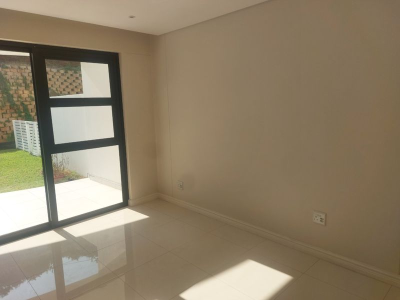 Spacious 4 bed flat in Durban North living easy - Photo 10