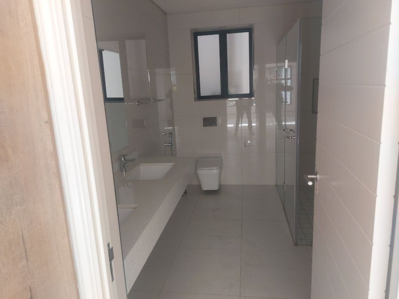 Spacious 4 bed flat in Durban North living easy - Photo 9