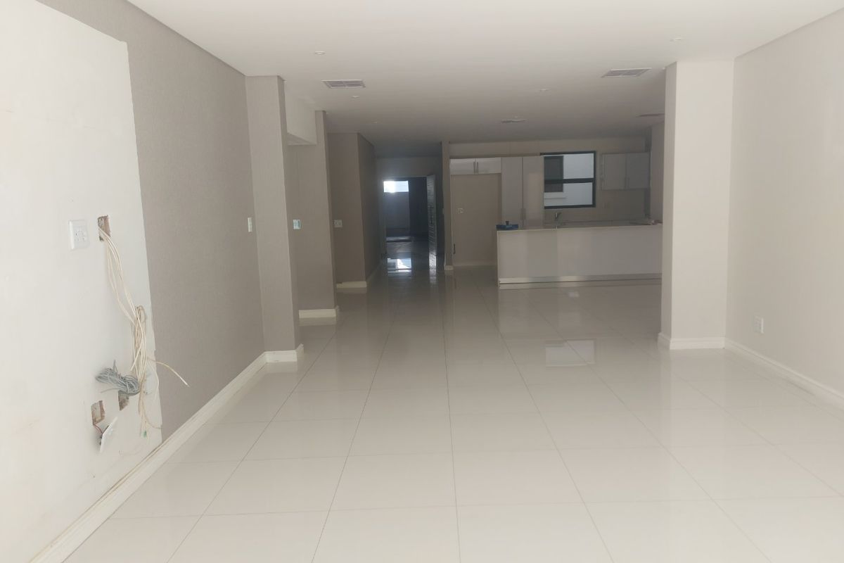 Spacious 4 bed flat in Durban North living easy - Photo 2