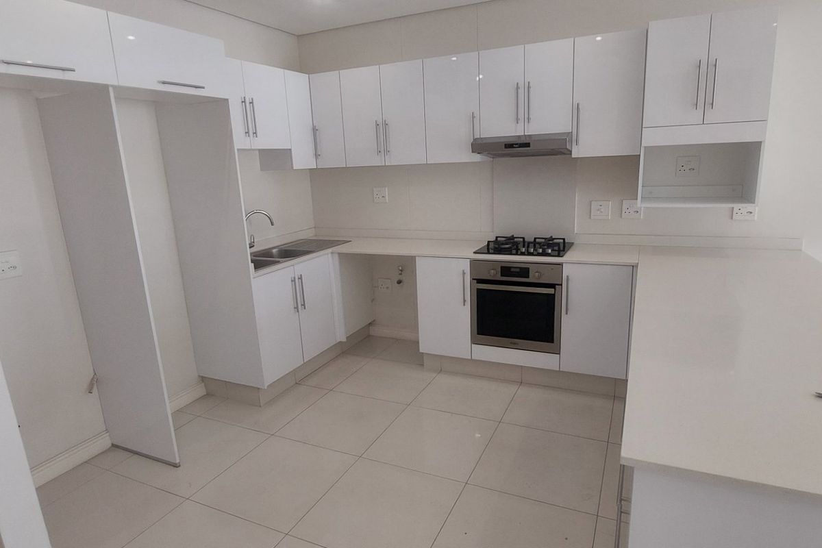 Modern 2 Bed Flat in Durban North - Photo 2