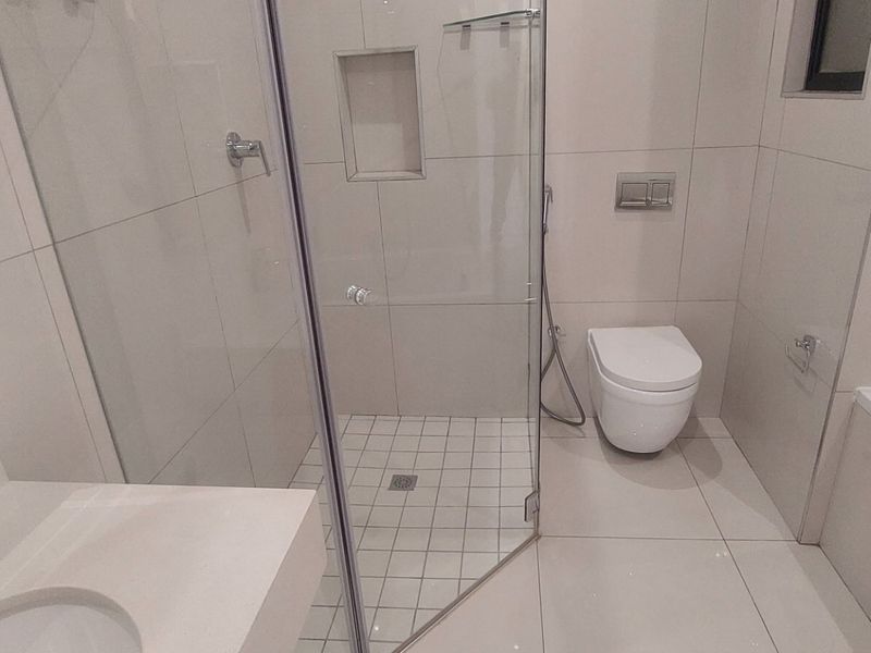 Modern 2 Bed Flat in Durban North - Photo 4