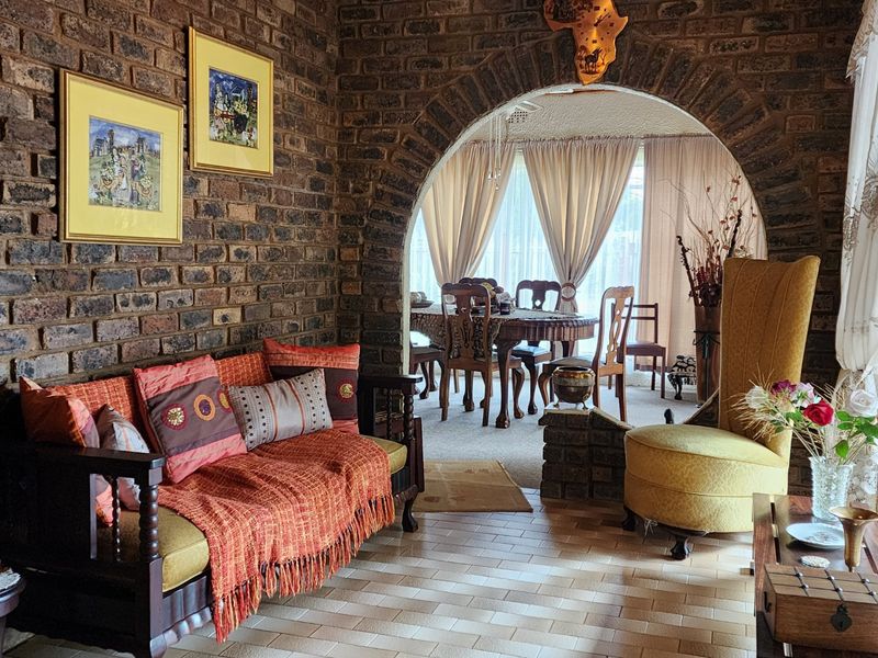 4 BEDROOM TOWNHOUSE IN STILFONTEIN EXT 4 - Photo 5