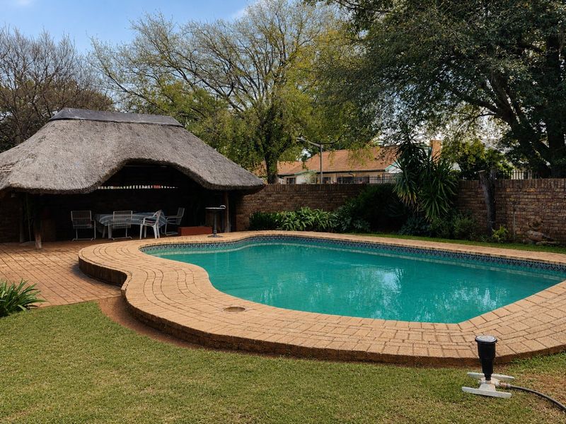 4 BEDROOM TOWNHOUSE IN STILFONTEIN EXT 4 - Photo 2