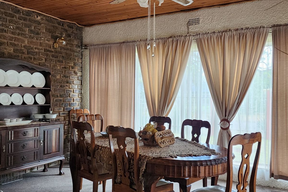 4 BEDROOM TOWNHOUSE IN STILFONTEIN EXT 4 - Photo 4