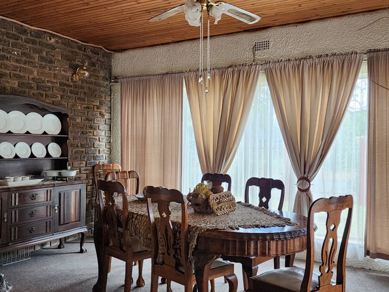 4 BEDROOM TOWNHOUSE IN STILFONTEIN EXT 4 - Photo 4