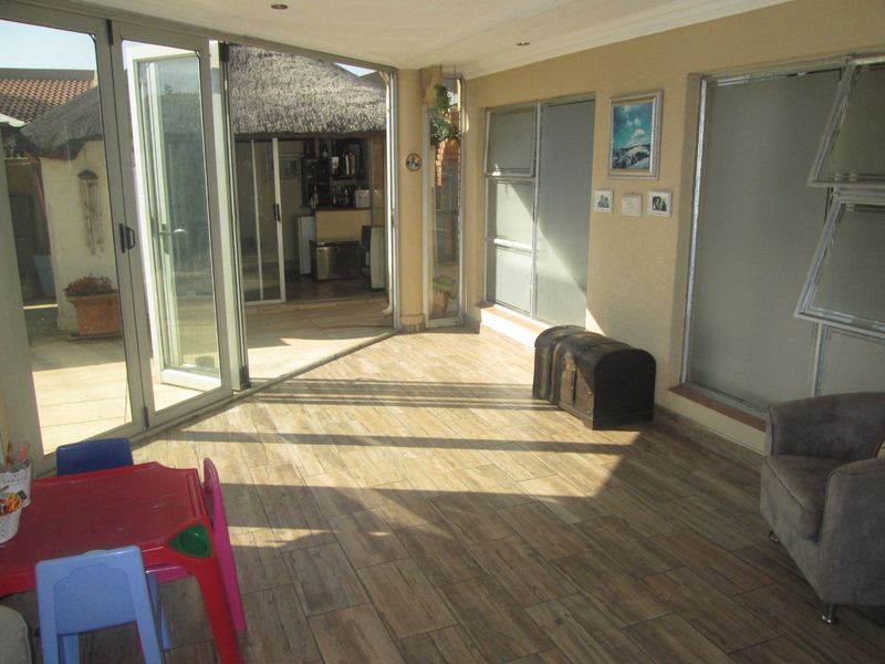 Spacious & Secure Family Cluster – Perfect for Entertaining well positioned in Beyerspark - Photo 6
